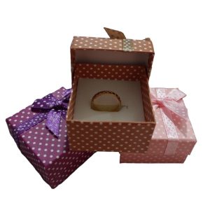 Cajita con Moño 5x5x3 P/un anillo lunares x1