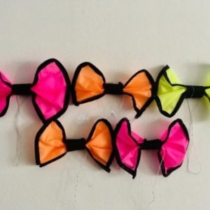 Moño Fluo Con Bordes Negros x 5